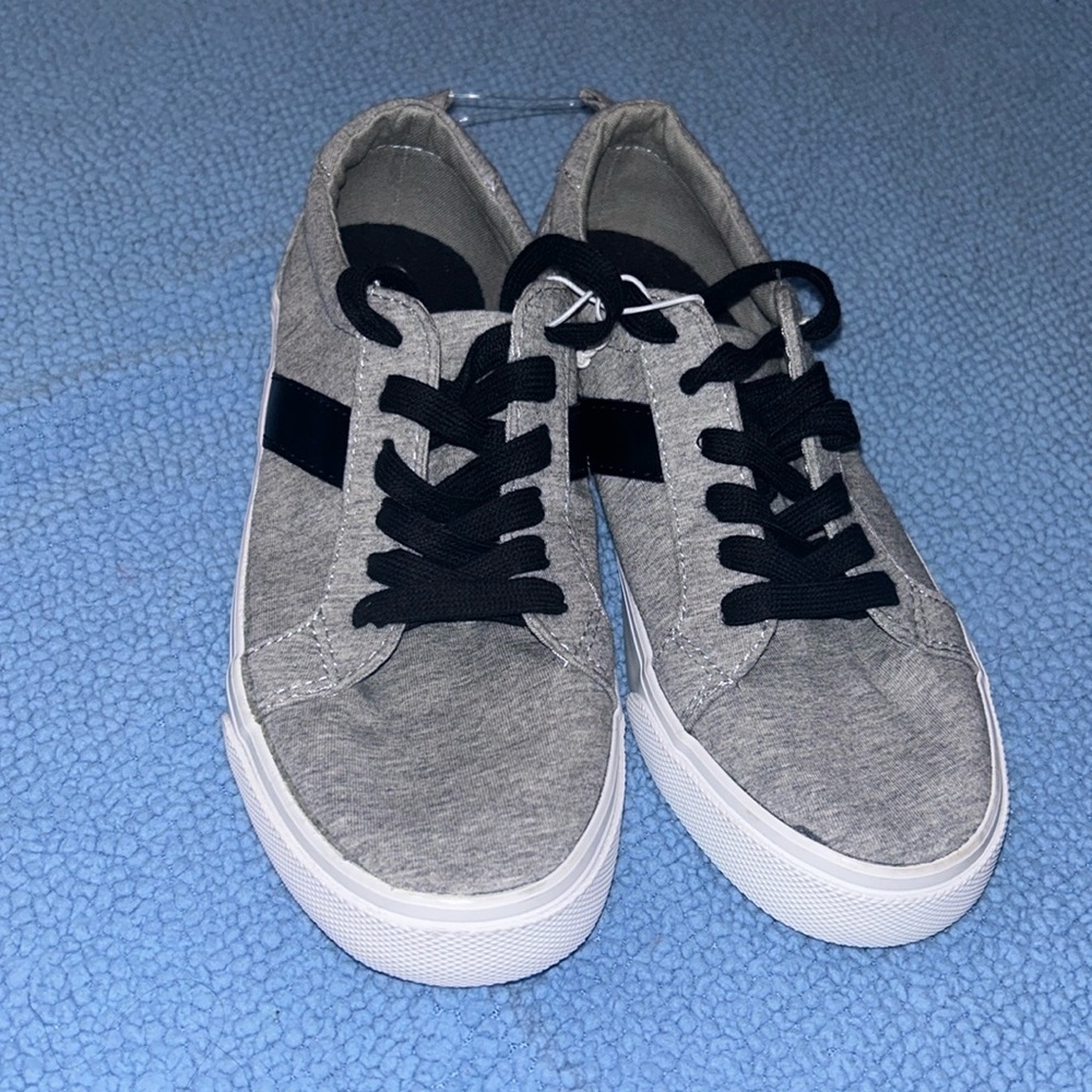 Old navy shoes for big boy, gray color size 22